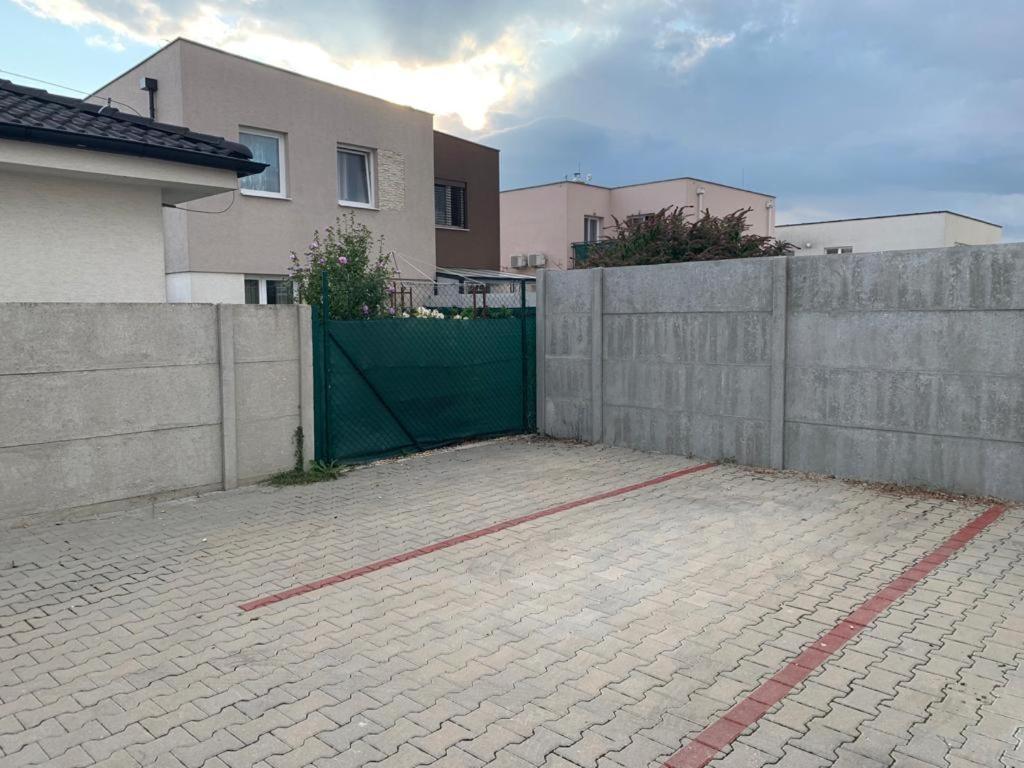 Modern 2 Bed House Near Bratislava With Parking Apartment Rovinka ภายนอก รูปภาพ